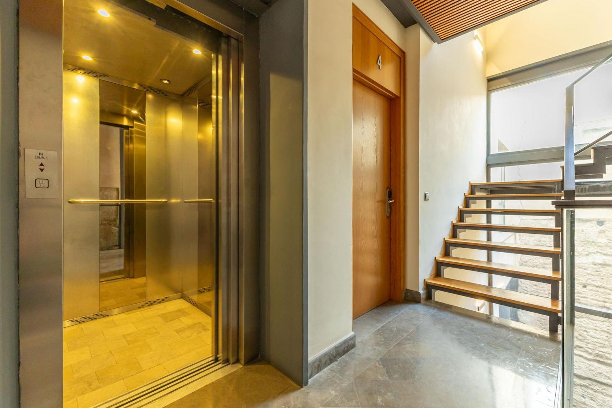 La Maestranza Charming One Or Two Bedrooms Apartments By Ocityzen Seville Luaran gambar
