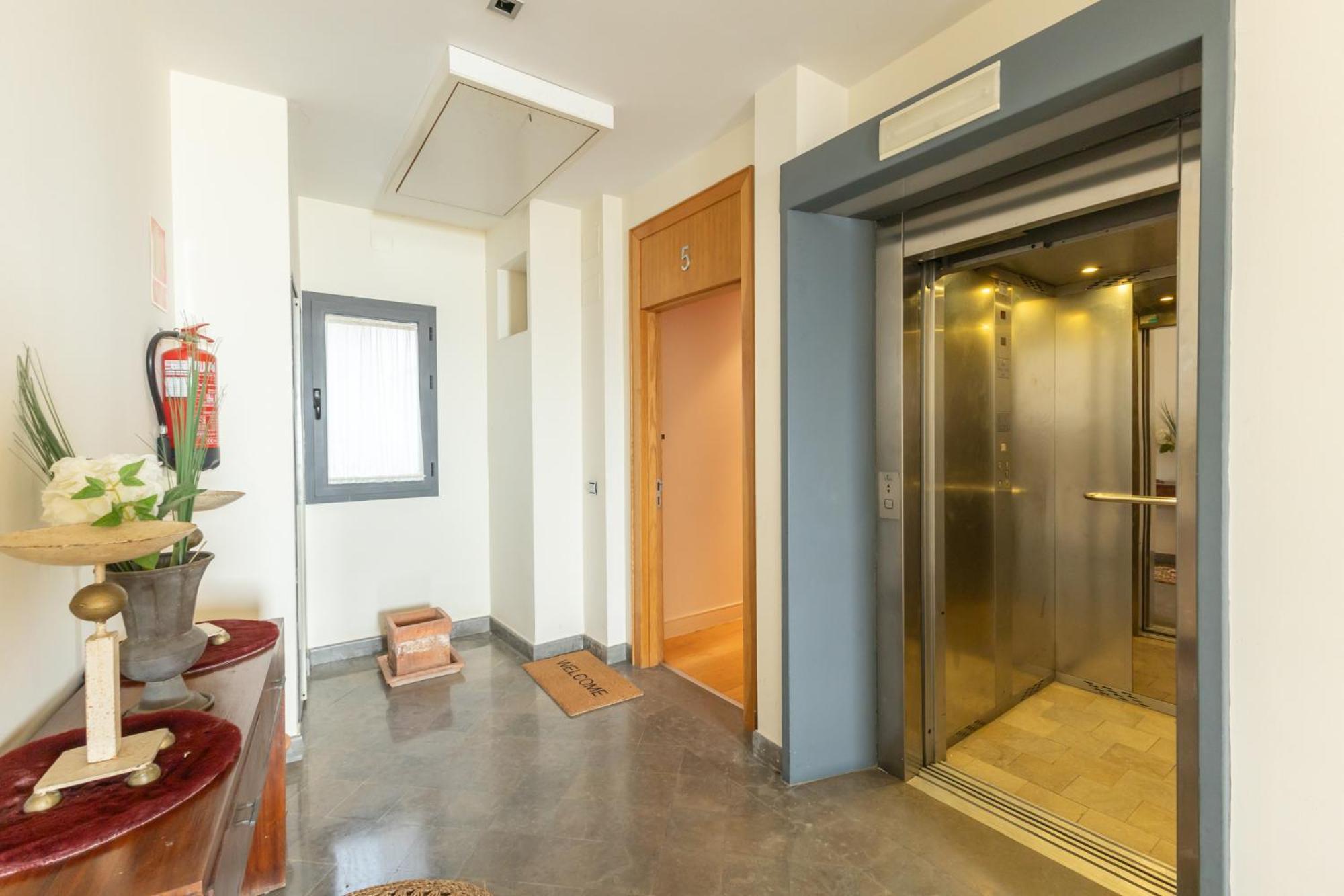 La Maestranza Charming One Or Two Bedrooms Apartments By Ocityzen Seville Luaran gambar